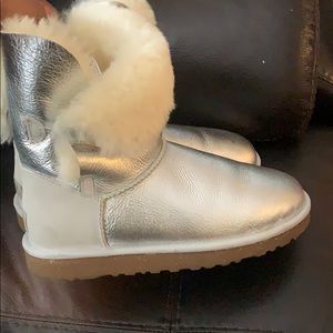 Silver bailey button uggs